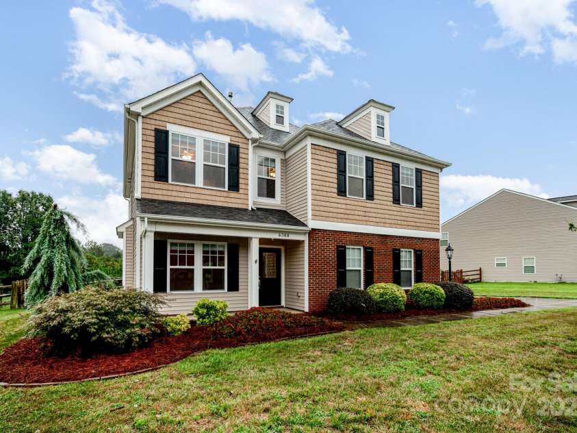 4368 Tucker Chase Drive, Midland, NC 28107.  MLS# CAR4288845, YatesRealty ID 34049. 