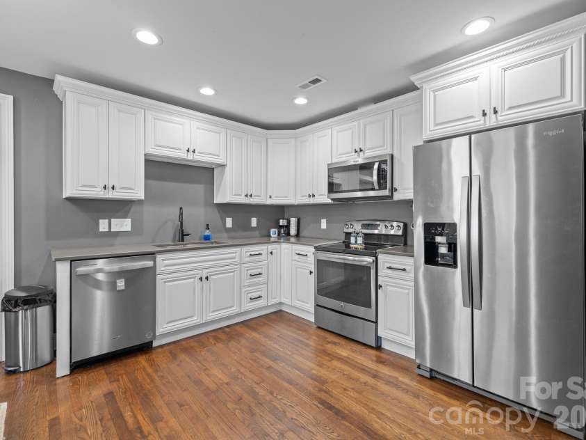 1501 Herrin Avenue, Charlotte, NC 28205.  MLS# CAR4318166, YatesRealty ID 3405. 