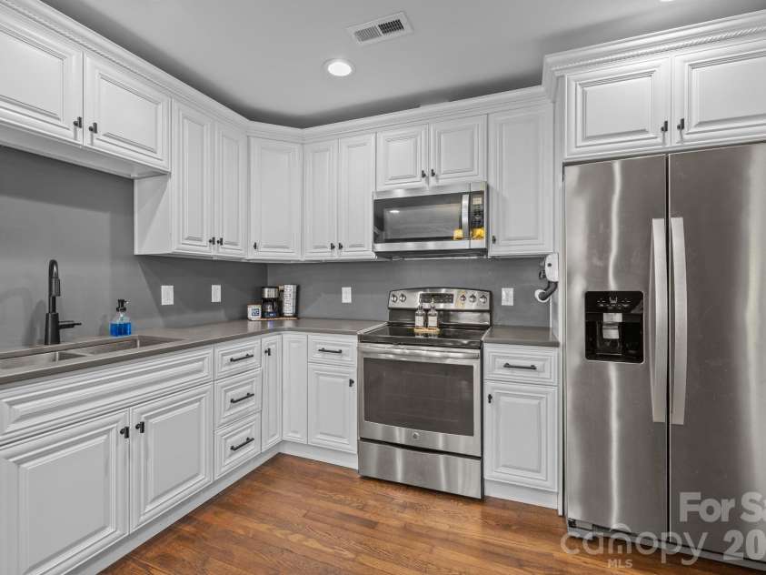 1501 Herrin Avenue, Charlotte, NC 28205.  MLS# CAR4318166, YatesRealty ID 3405. 