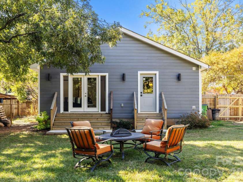 1501 Herrin Avenue, Charlotte, NC 28205.  MLS# CAR4318166, YatesRealty ID 3405. 