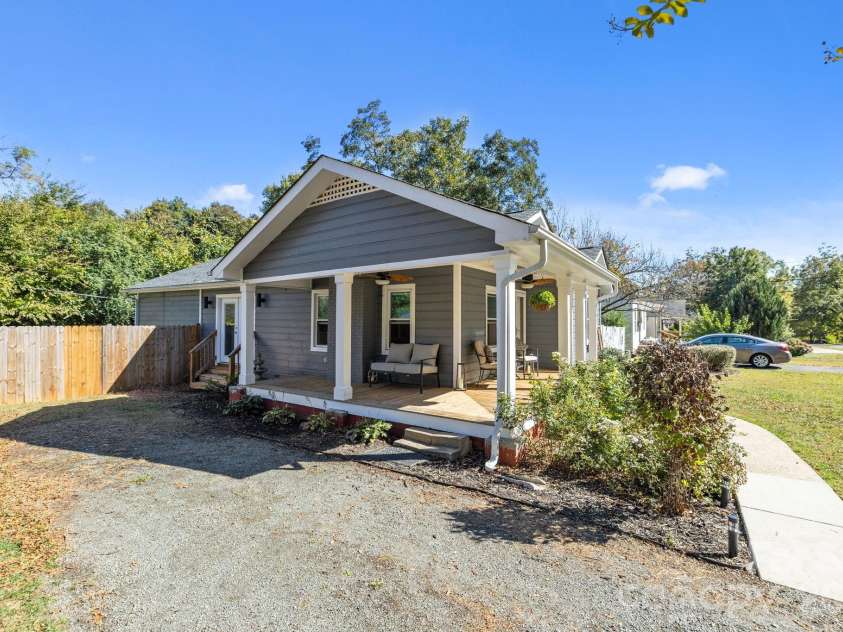 1501 Herrin Avenue, Charlotte, NC 28205.  MLS# CAR4318166, YatesRealty ID 3405. 