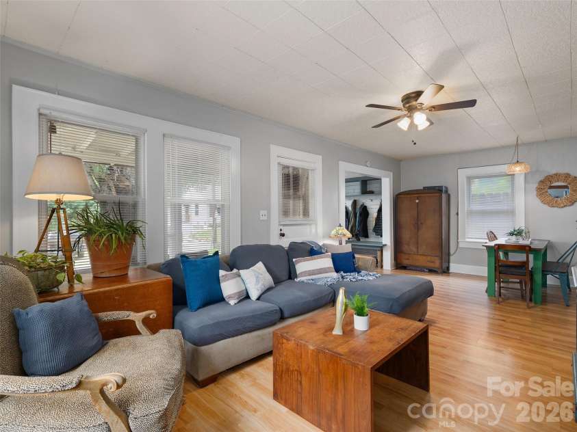 15 Craig Circle, Asheville, NC 28805.  MLS# CAR4395513, YatesRealty ID 34050. 