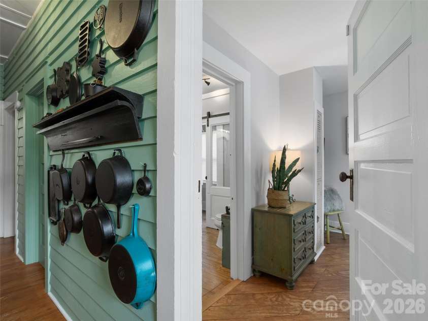 15 Craig Circle, Asheville, NC 28805.  MLS# CAR4395513, YatesRealty ID 34050. 