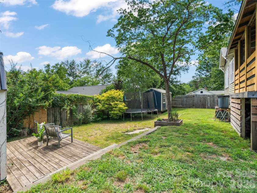 15 Craig Circle, Asheville, NC 28805.  MLS# CAR4395513, YatesRealty ID 34050. Huge Sideyard as well!