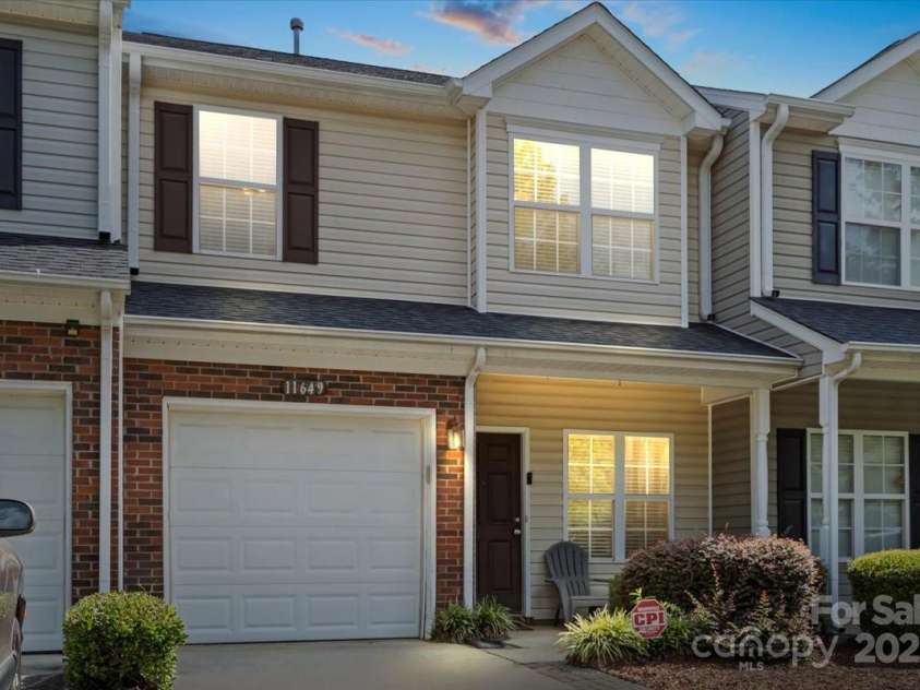 11649 Coddington Ridge Drive, Charlotte, NC 28214.  MLS# CAR4278753, YatesRealty ID 34051. 
