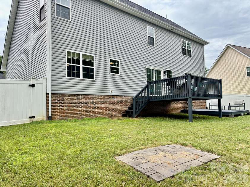 229 17th Avenue, Hickory, NC 28602.  MLS# CAR4396861, YatesRealty ID 34051. 