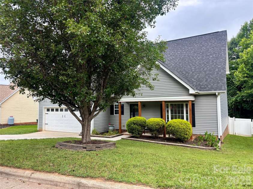 229 17th Avenue, Hickory, NC 28602.  MLS# CAR4396861, YatesRealty ID 34051. 