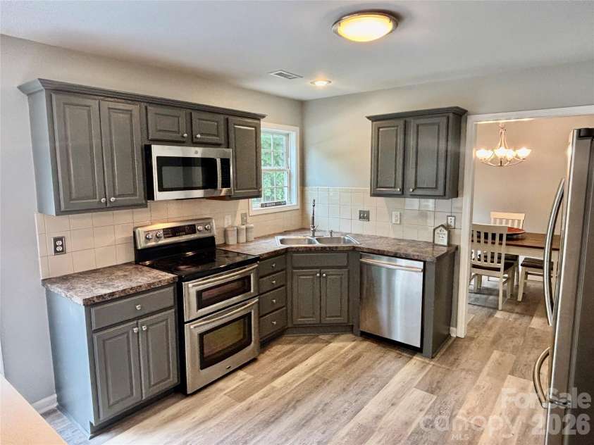 229 17th Avenue, Hickory, NC 28602.  MLS# CAR4396861, YatesRealty ID 34051. 