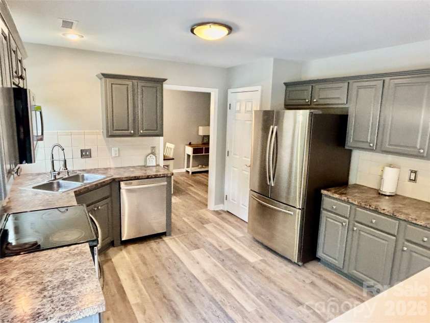 229 17th Avenue, Hickory, NC 28602.  MLS# CAR4396861, YatesRealty ID 34051. 