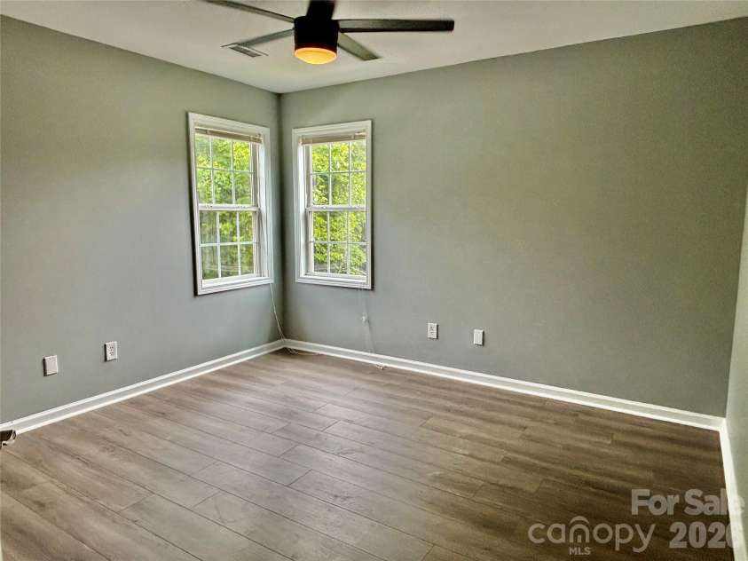 229 17th Avenue, Hickory, NC 28602.  MLS# CAR4396861, YatesRealty ID 34051. Corner bedroom