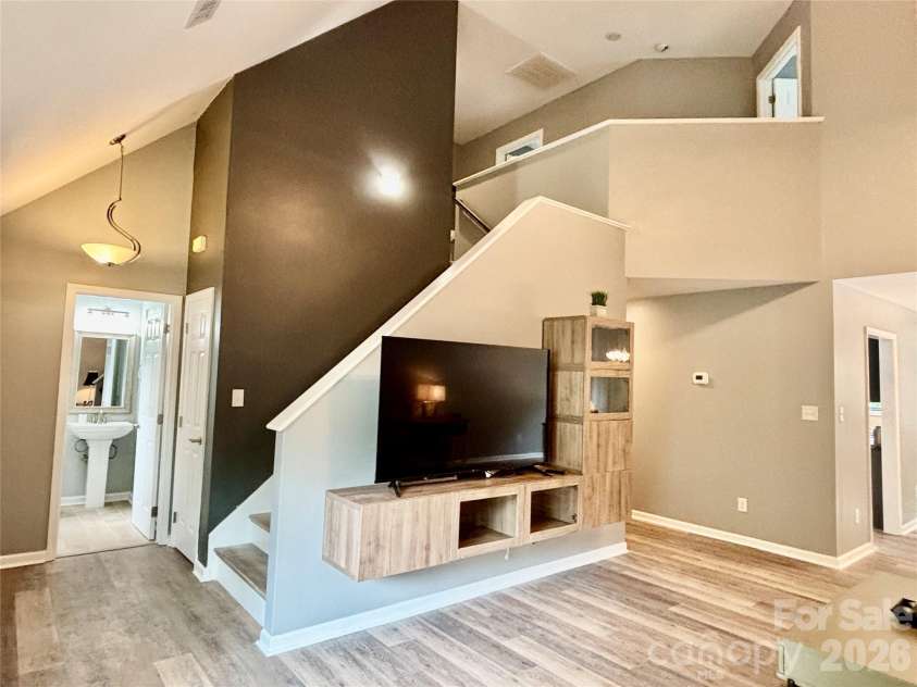 229 17th Avenue, Hickory, NC 28602.  MLS# CAR4396861, YatesRealty ID 34051. Great Room with built-ins