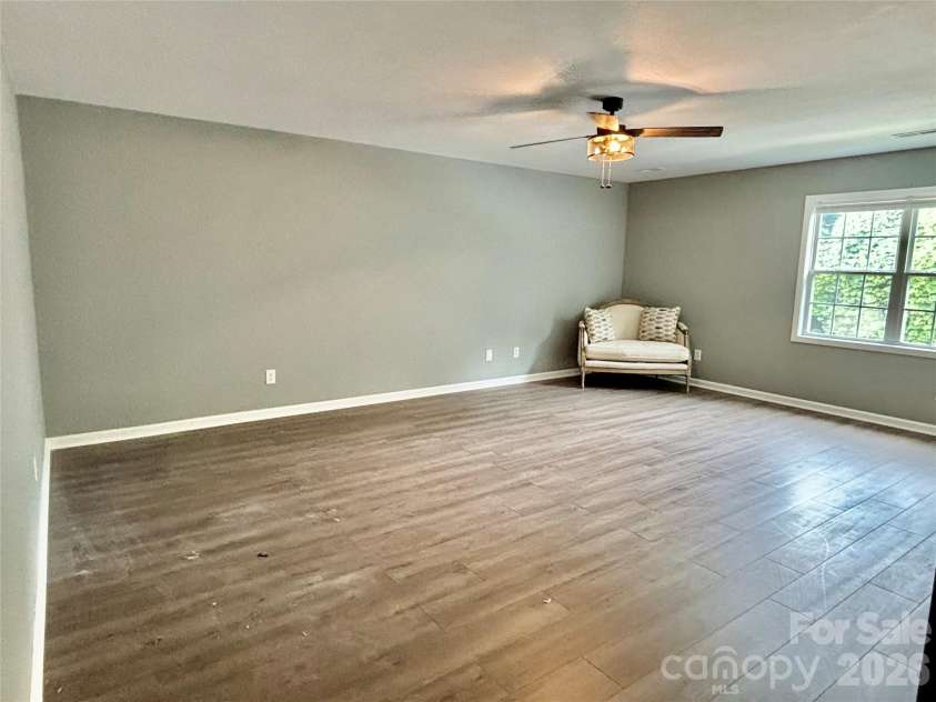 229 17th Avenue, Hickory, NC 28602.  MLS# CAR4396861, YatesRealty ID 34051. Huge Bonus Room or 4th B