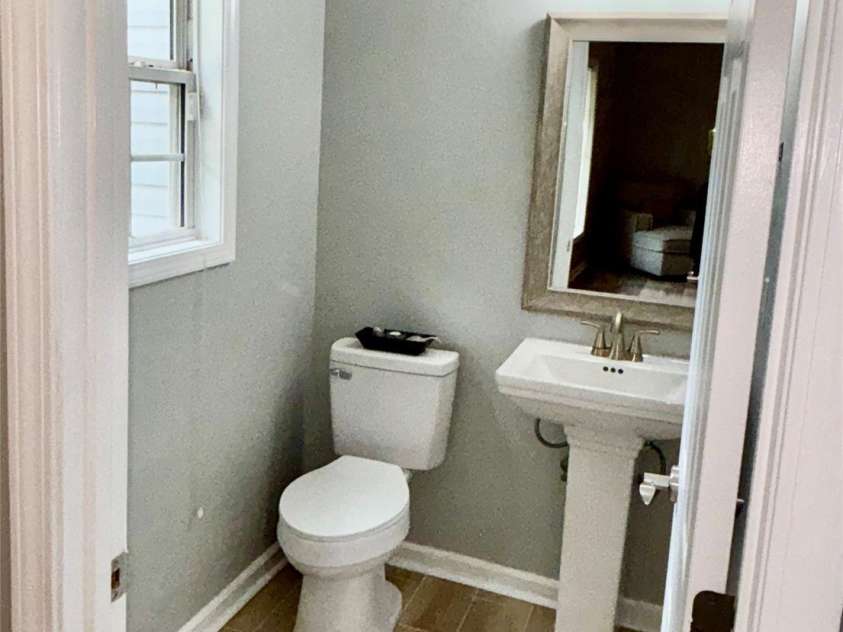 229 17th Avenue, Hickory, NC 28602.  MLS# CAR4396861, YatesRealty ID 34051. Main level guest bath