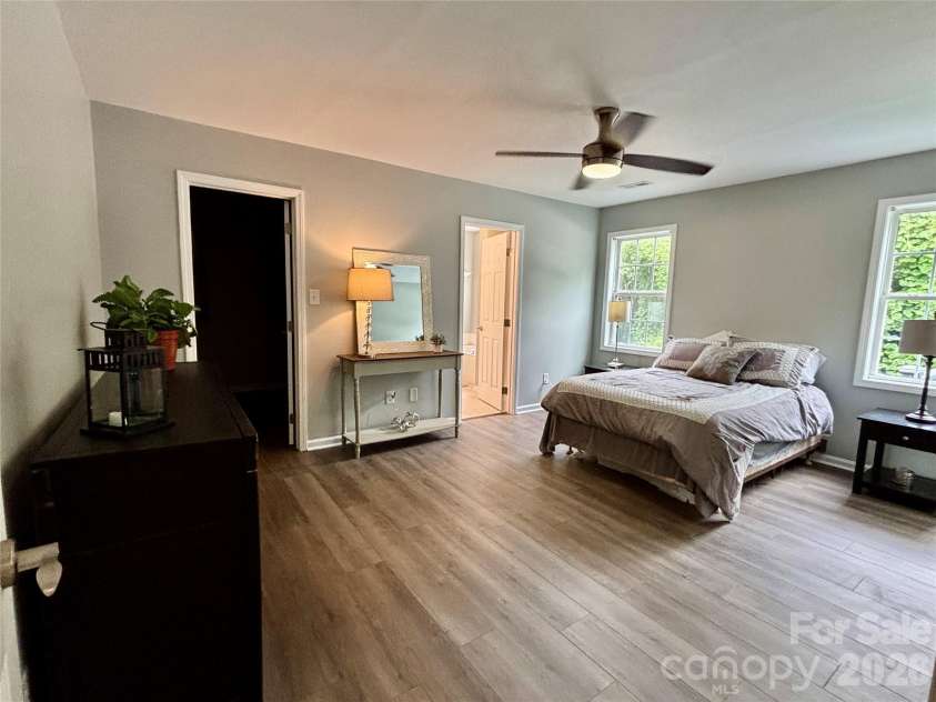 229 17th Avenue, Hickory, NC 28602.  MLS# CAR4396861, YatesRealty ID 34051. Main Level Primary Bedroom