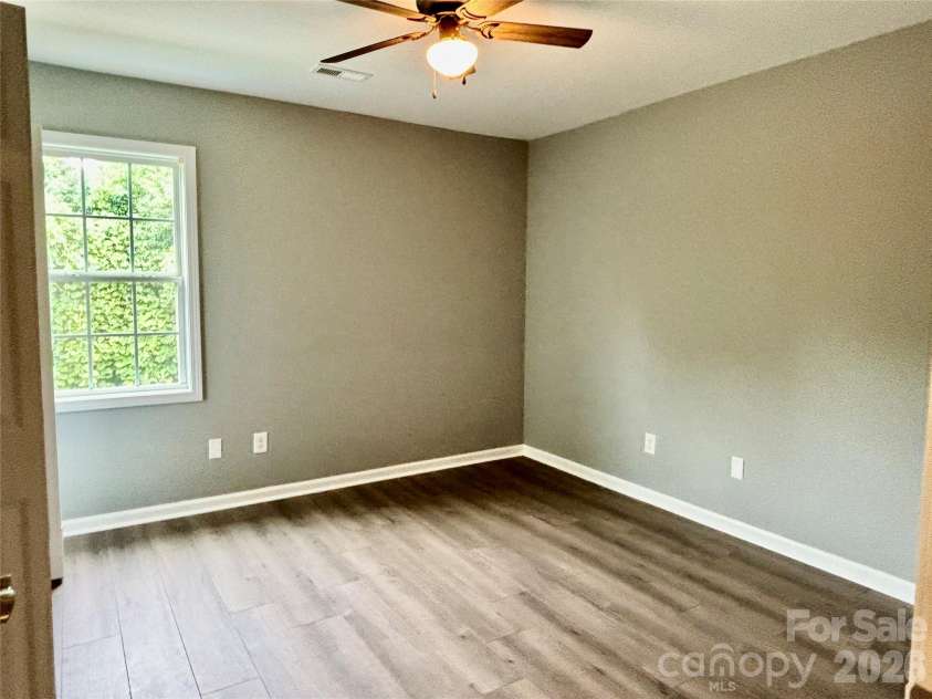 229 17th Avenue, Hickory, NC 28602.  MLS# CAR4396861, YatesRealty ID 34051. Upstairs Bedroom