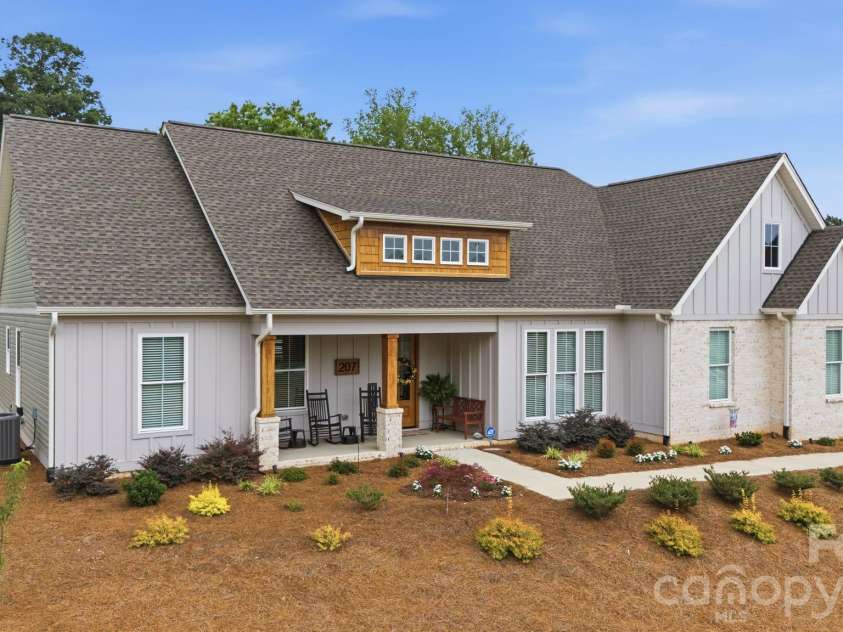 207 Wynnfall Drive, Lexington, NC 27295.  MLS# CAR4393913, YatesRealty ID 34052. 
