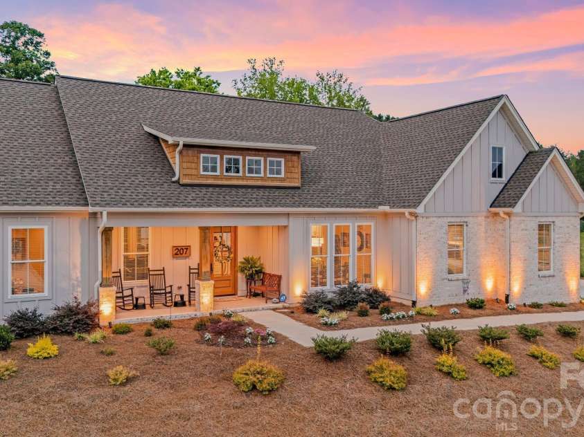 207 Wynnfall Drive, Lexington, NC 27295.  MLS# CAR4393913, YatesRealty ID 34052. 