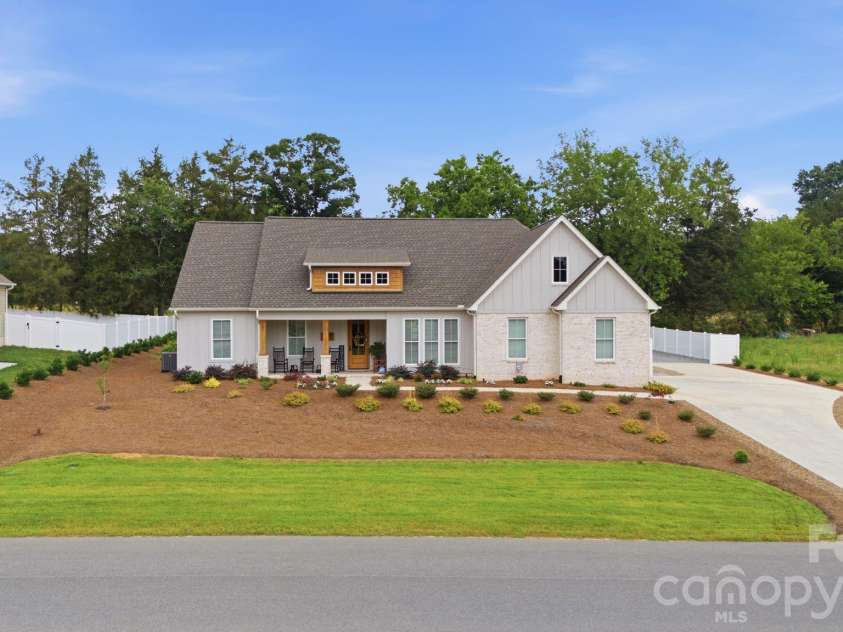 207 Wynnfall Drive, Lexington, NC 27295.  MLS# CAR4393913, YatesRealty ID 34052. 