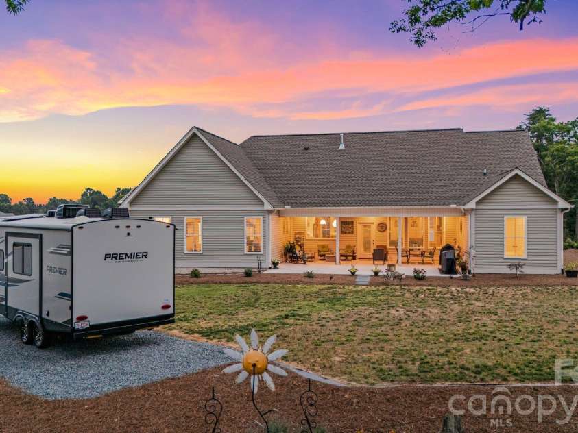 207 Wynnfall Drive, Lexington, NC 27295.  MLS# CAR4393913, YatesRealty ID 34052. 