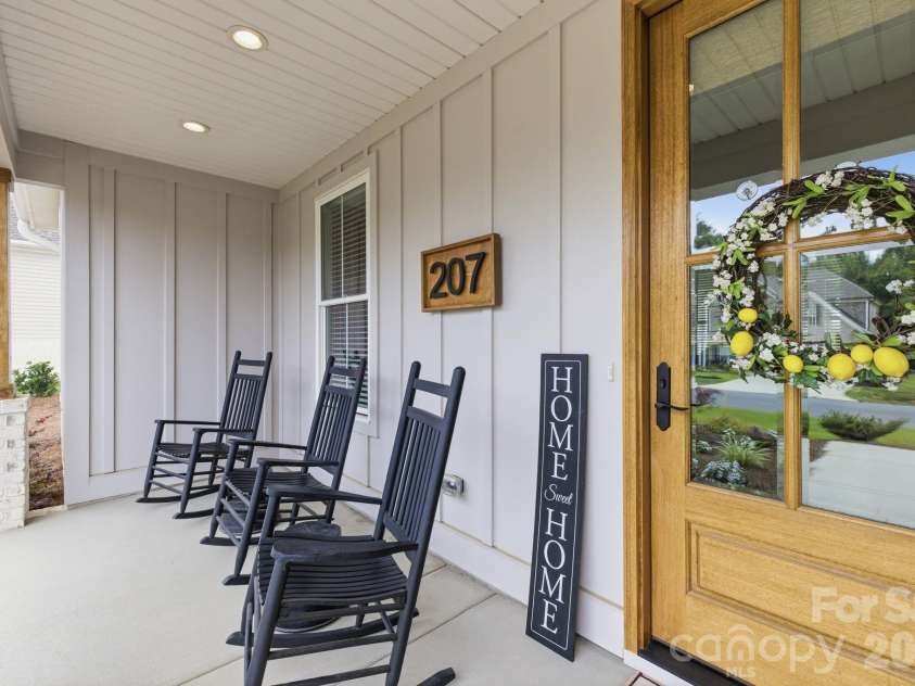 207 Wynnfall Drive, Lexington, NC 27295.  MLS# CAR4393913, YatesRealty ID 34052. 