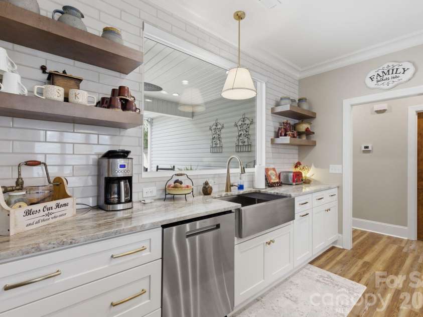207 Wynnfall Drive, Lexington, NC 27295.  MLS# CAR4393913, YatesRealty ID 34052. 