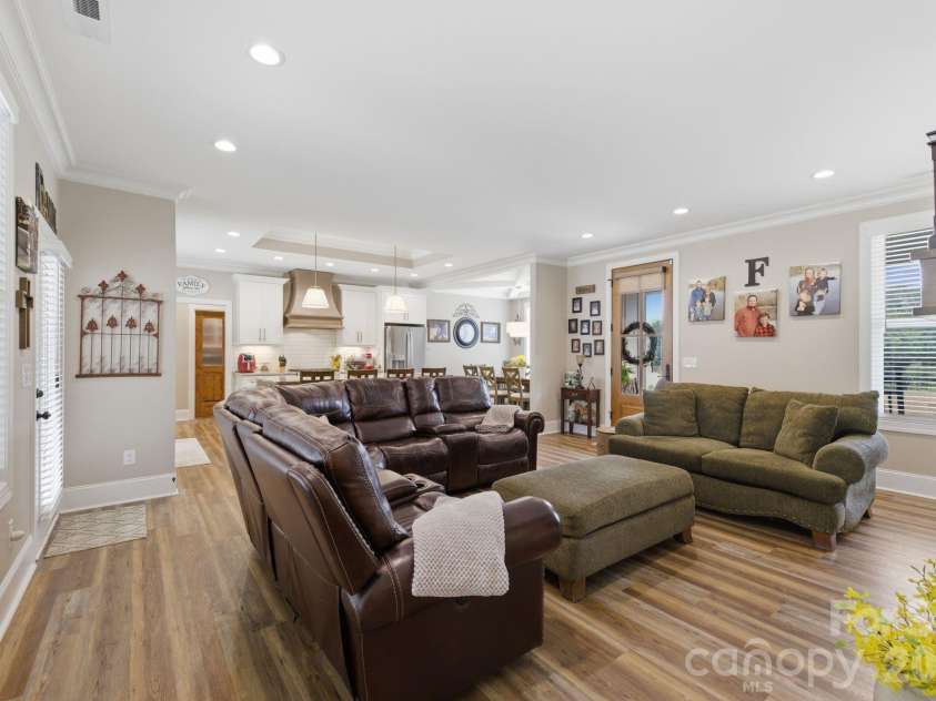 207 Wynnfall Drive, Lexington, NC 27295.  MLS# CAR4393913, YatesRealty ID 34052. 