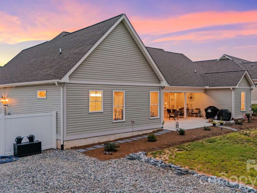 207 Wynnfall Drive, Lexington, NC 27295.  MLS# CAR4393913, YatesRealty ID 34052. 