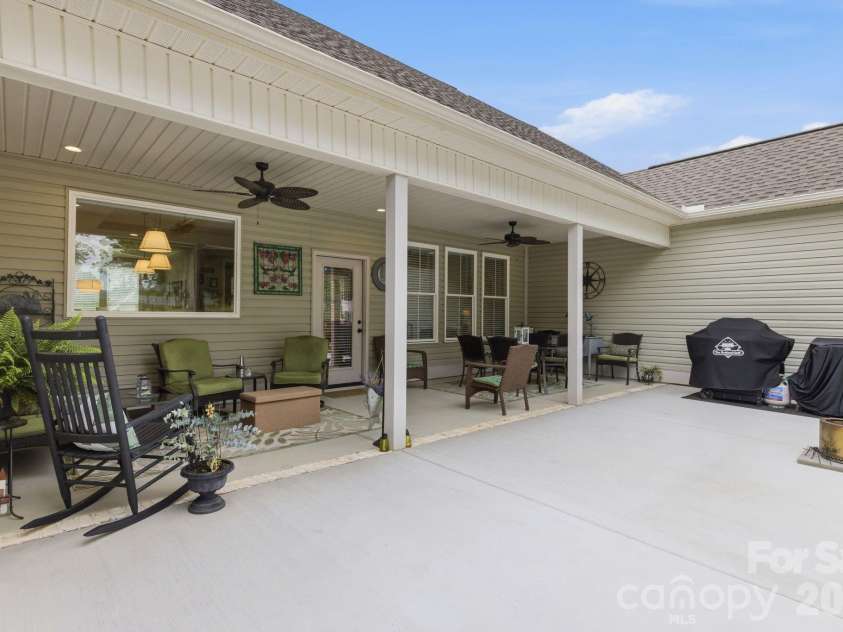 207 Wynnfall Drive, Lexington, NC 27295.  MLS# CAR4393913, YatesRealty ID 34052. 