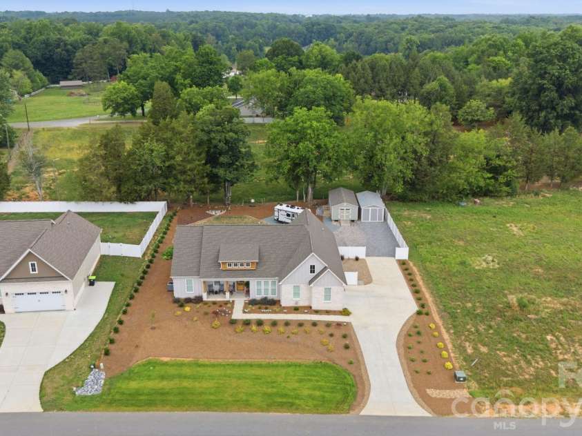 207 Wynnfall Drive, Lexington, NC 27295.  MLS# CAR4393913, YatesRealty ID 34052. 