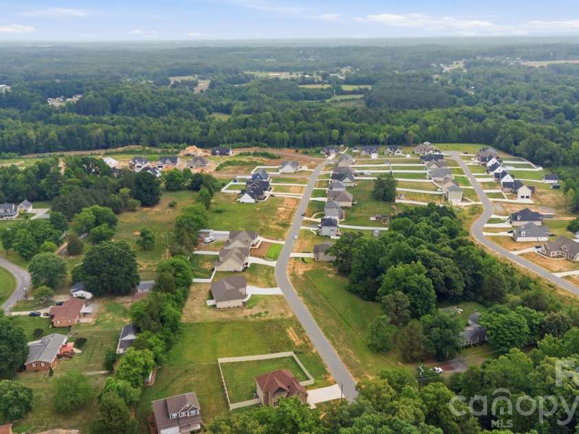 207 Wynnfall Drive, Lexington, NC 27295.  MLS# CAR4393913, YatesRealty ID 34052. 