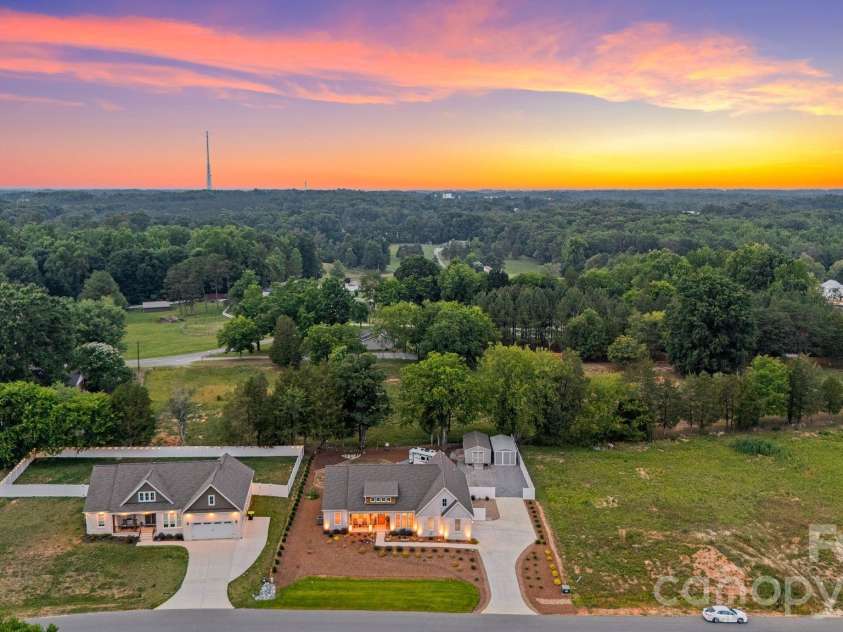207 Wynnfall Drive, Lexington, NC 27295.  MLS# CAR4393913, YatesRealty ID 34052. 