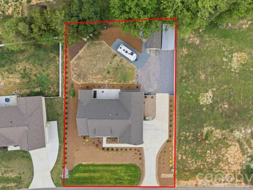 207 Wynnfall Drive, Lexington, NC 27295.  MLS# CAR4393913, YatesRealty ID 34052. Estimated lot lines