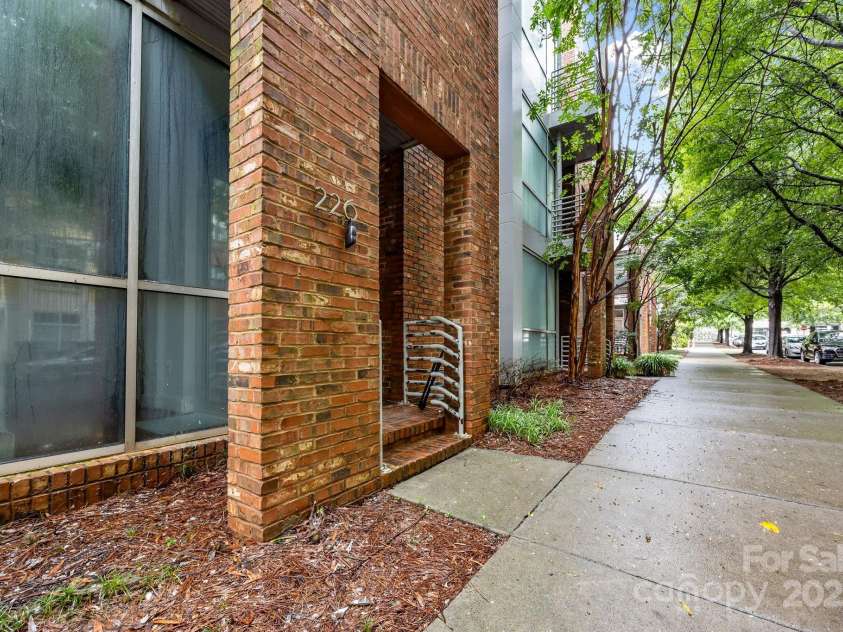 226 Magnolia Avenue, Charlotte, NC 28203.  MLS# CAR4291982, YatesRealty ID 34053. 