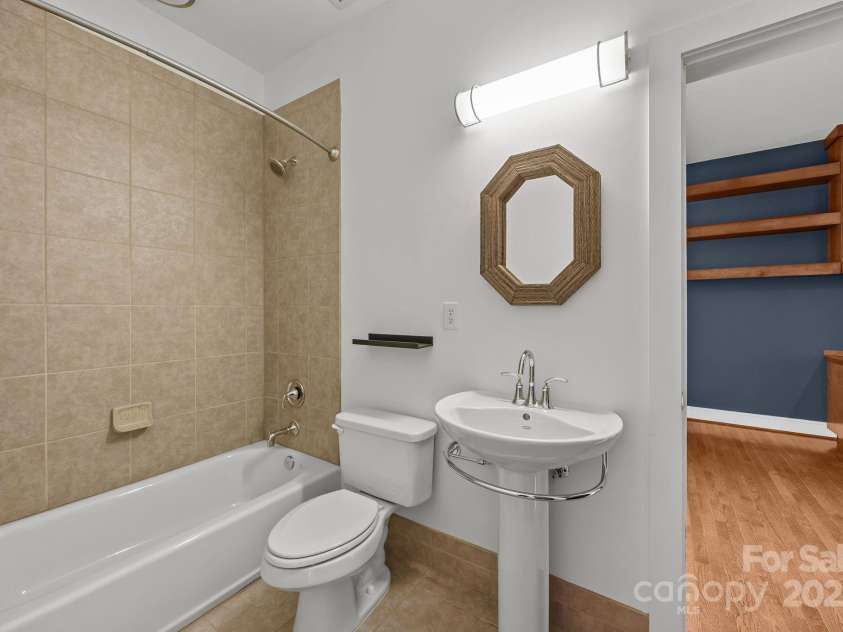 226 Magnolia Avenue, Charlotte, NC 28203.  MLS# CAR4291982, YatesRealty ID 34053. 