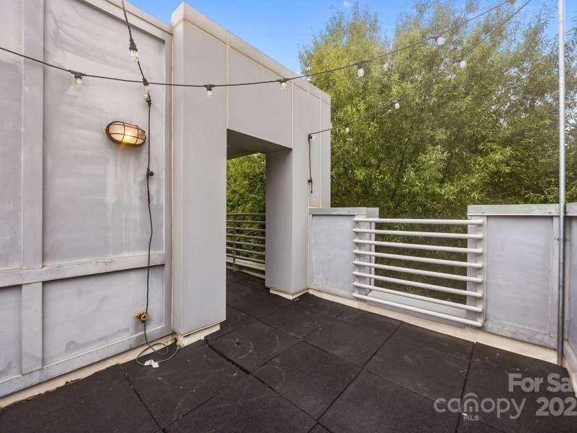 226 Magnolia Avenue, Charlotte, NC 28203.  MLS# CAR4291982, YatesRealty ID 34053. 