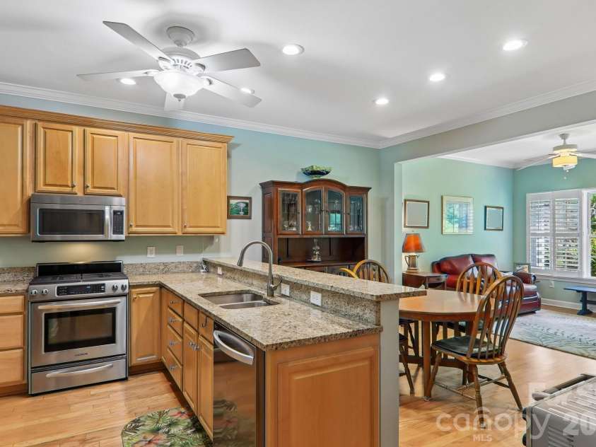 54 Victoria Park Drive, Hendersonville, NC 28792.  MLS# CAR4396102, YatesRealty ID 34053. 