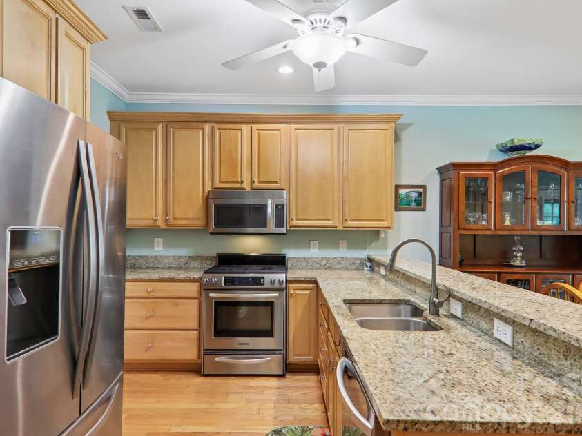 54 Victoria Park Drive, Hendersonville, NC 28792.  MLS# CAR4396102, YatesRealty ID 34053. 