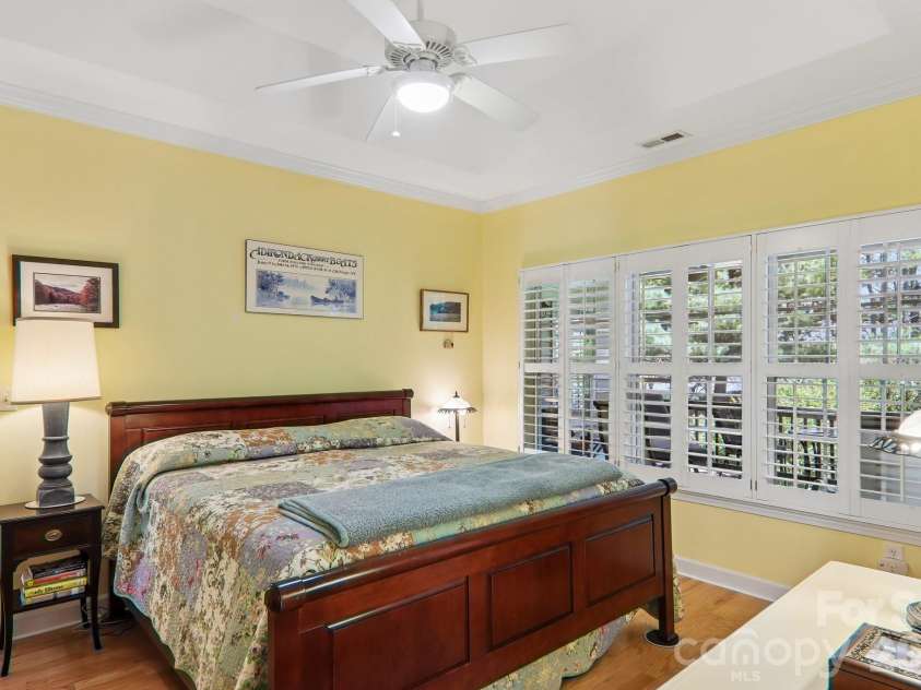 54 Victoria Park Drive, Hendersonville, NC 28792.  MLS# CAR4396102, YatesRealty ID 34053. 