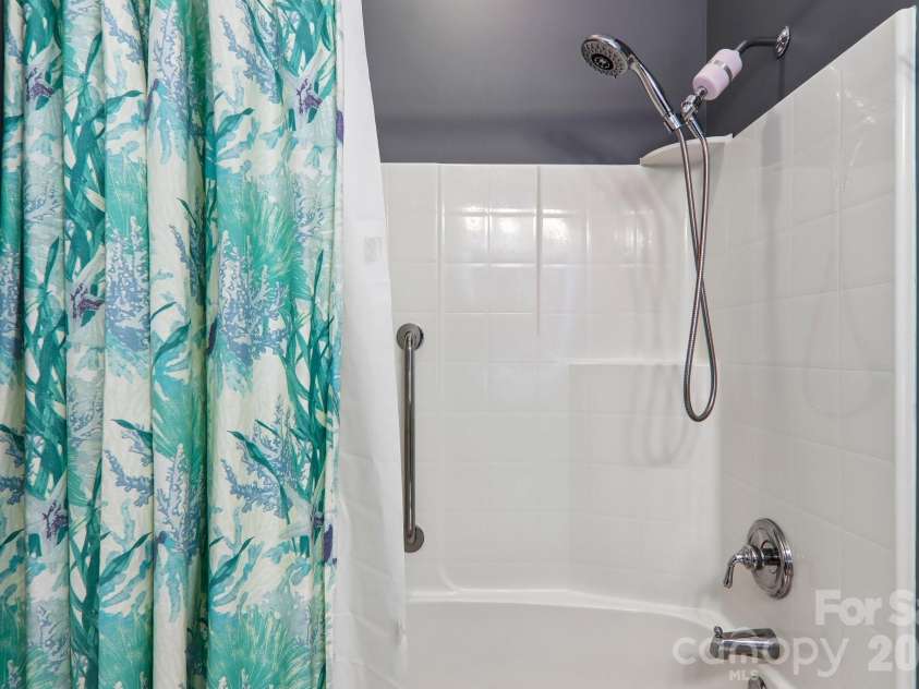 54 Victoria Park Drive, Hendersonville, NC 28792.  MLS# CAR4396102, YatesRealty ID 34053. 