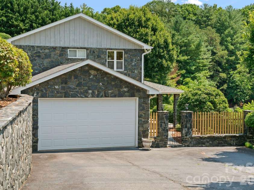 195 Oak Lane, Mars Hill, NC 28754.  MLS# CAR4394018, YatesRealty ID 34054. 2 car garage