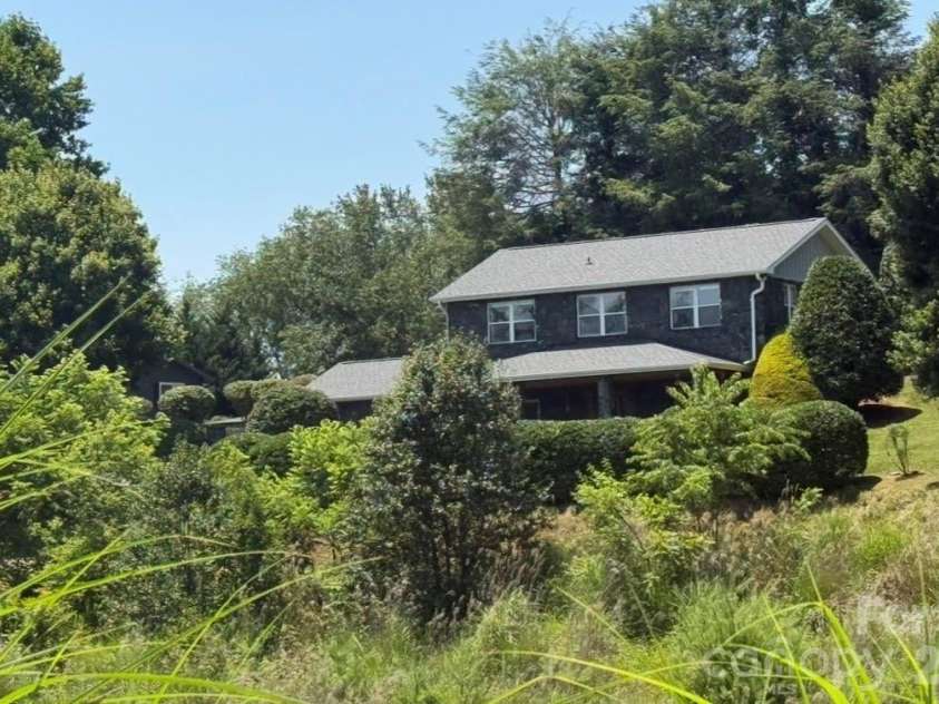195 Oak Lane, Mars Hill, NC 28754.  MLS# CAR4394018, YatesRealty ID 34054. 