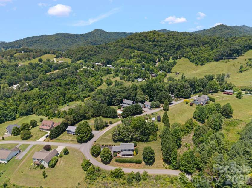 195 Oak Lane, Mars Hill, NC 28754.  MLS# CAR4394018, YatesRealty ID 34054. 