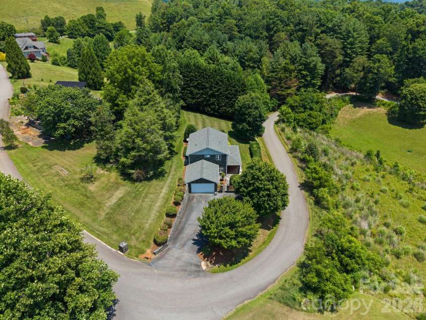 195 Oak Lane, Mars Hill, NC 28754.  MLS# CAR4394018, YatesRealty ID 34054. 