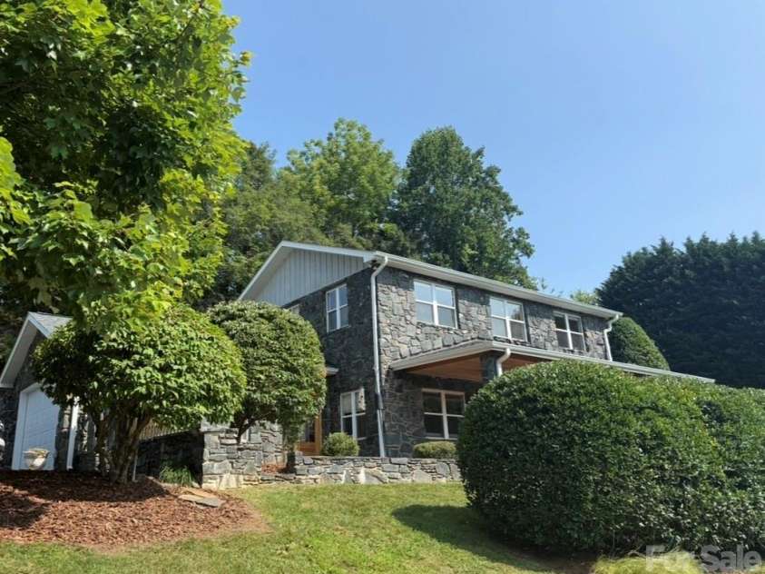 195 Oak Lane, Mars Hill, NC 28754.  MLS# CAR4394018, YatesRealty ID 34054. 