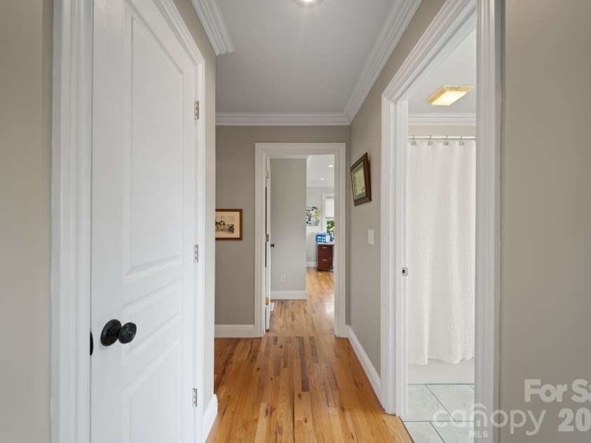 195 Oak Lane, Mars Hill, NC 28754.  MLS# CAR4394018, YatesRealty ID 34054. 