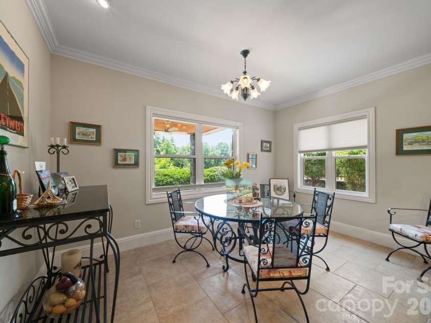 195 Oak Lane, Mars Hill, NC 28754.  MLS# CAR4394018, YatesRealty ID 34054. Dining area
