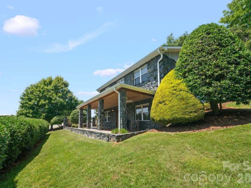 195 Oak Lane, Mars Hill, NC 28754.  MLS# CAR4394018, YatesRealty ID 34054. Large side yard