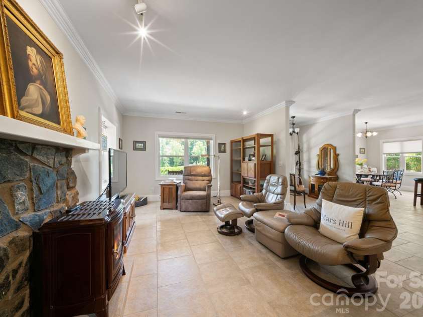 195 Oak Lane, Mars Hill, NC 28754.  MLS# CAR4394018, YatesRealty ID 34054. Open living space