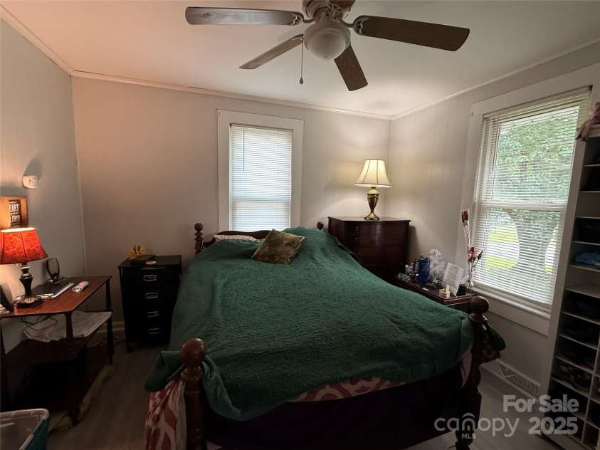 986 20th Street, Hickory, NC 28601.  MLS# CAR4291978, YatesRealty ID 34055. Bedroom 1