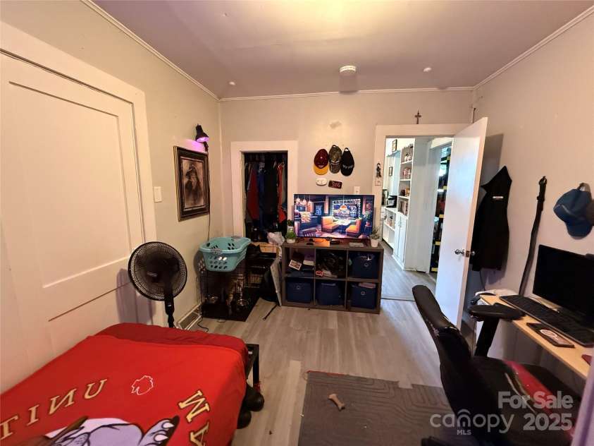 986 20th Street, Hickory, NC 28601.  MLS# CAR4291978, YatesRealty ID 34055. Bedroom 2